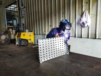 โรงงานรับเชื่อมประกอบเหล็ก