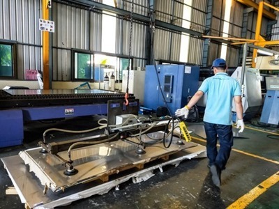 โรงงานรับเลเซอร์เหล็ก